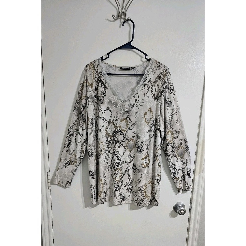 Susan Graver Weekend Snakeskin Top IX 3/4 Sleeve Lace Neck Stretch Feminine
